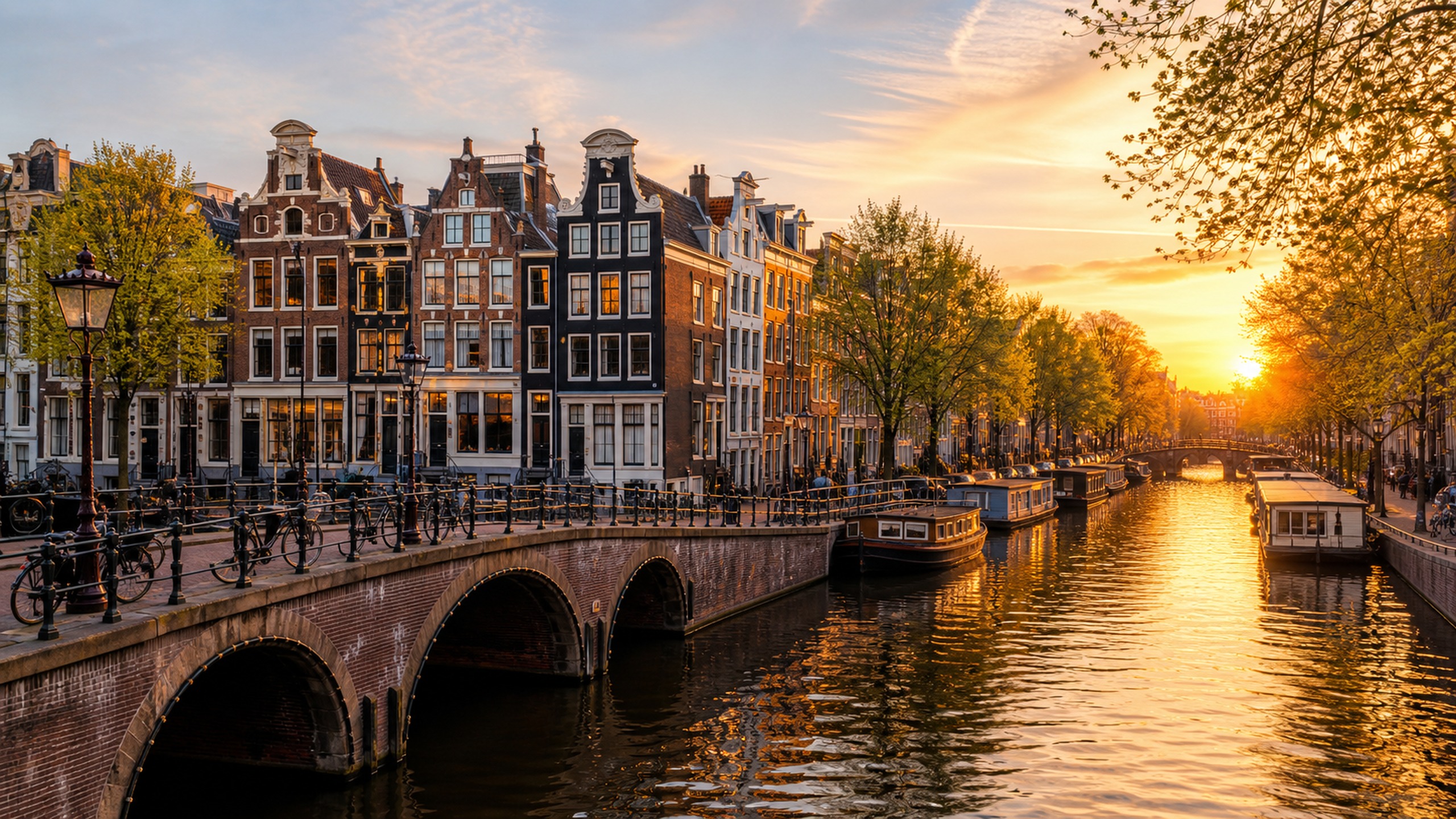 Amsterdam planning image for local highlights, cultural context and Netherlands route planning