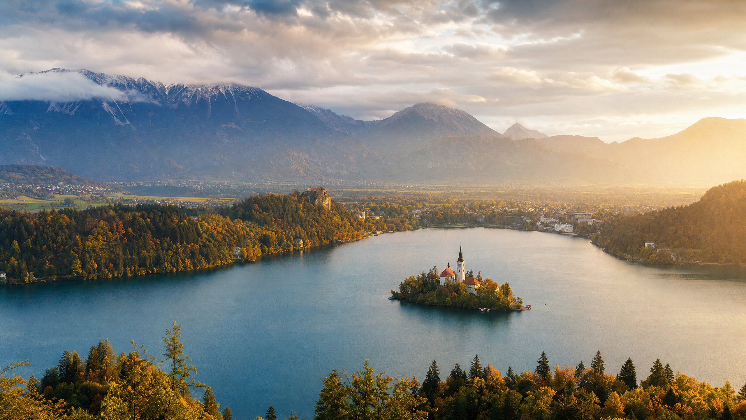 Lake Bled and the Julian Alps planning image for local highlights, cultural context and Slovenia route planning